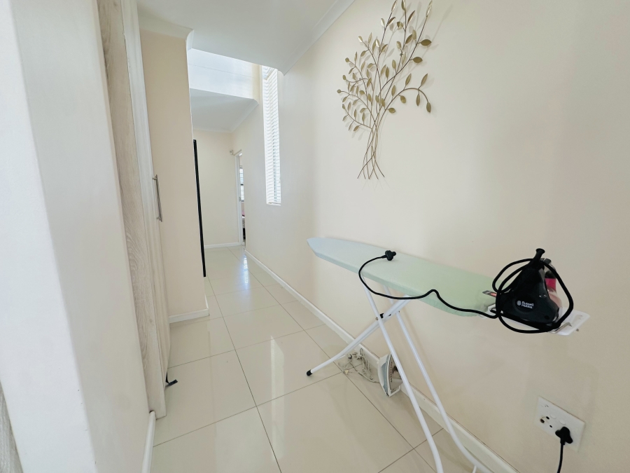 4 Bedroom Property for Sale in Parklands North Western Cape
